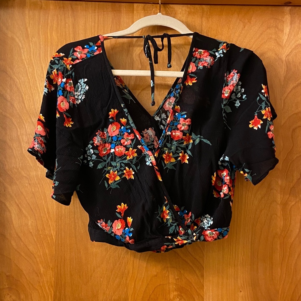 Short Sleeve Flowered Crop Top
